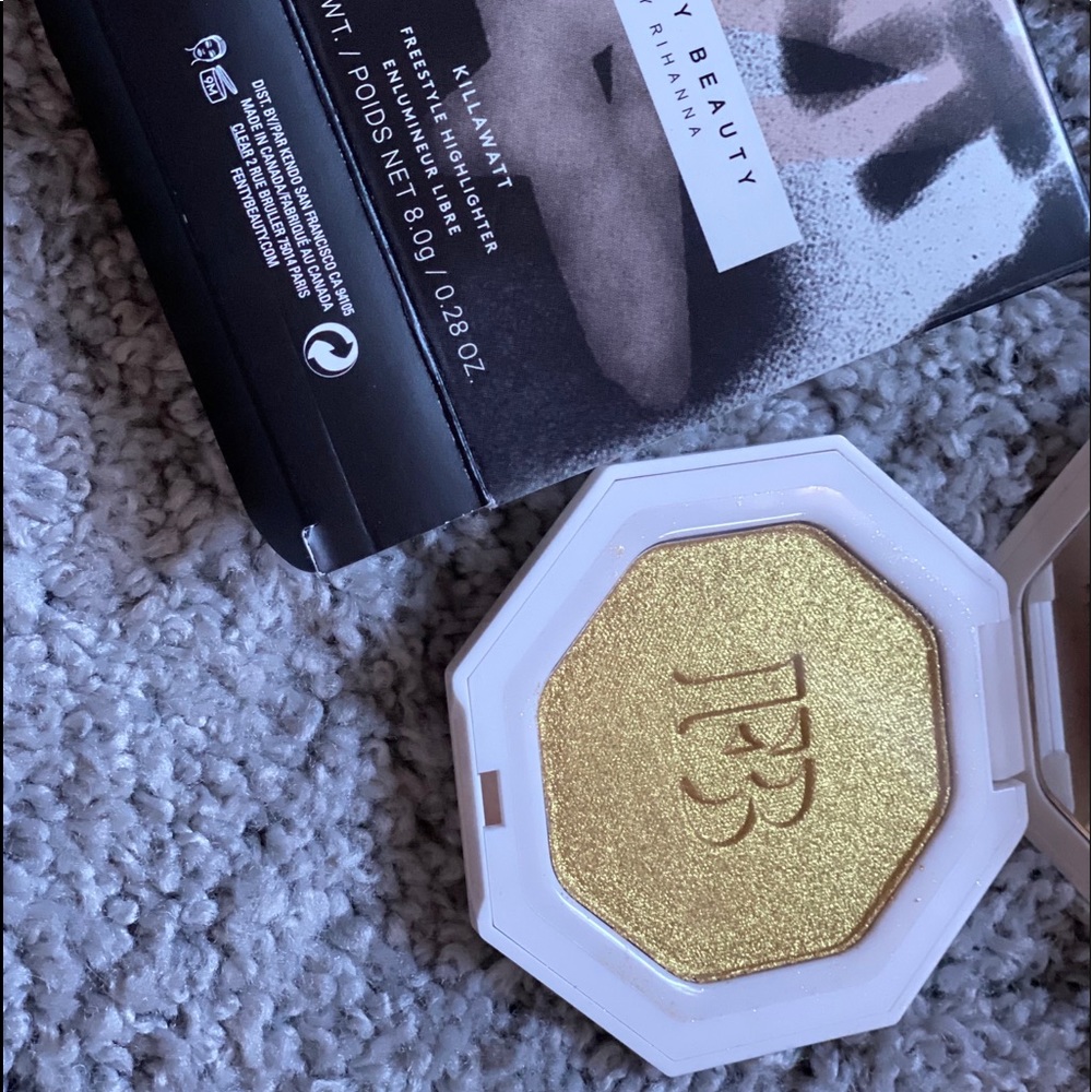 Fenty highlighter - Picture 2 of 5